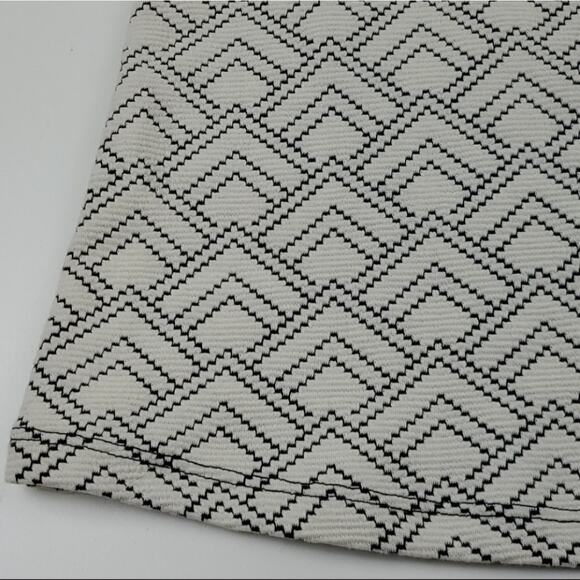 Gilli Stitch Fix Knit Patterned A-Line Skirt Chevron Cream Black Print Size S - Picture 2 of 7